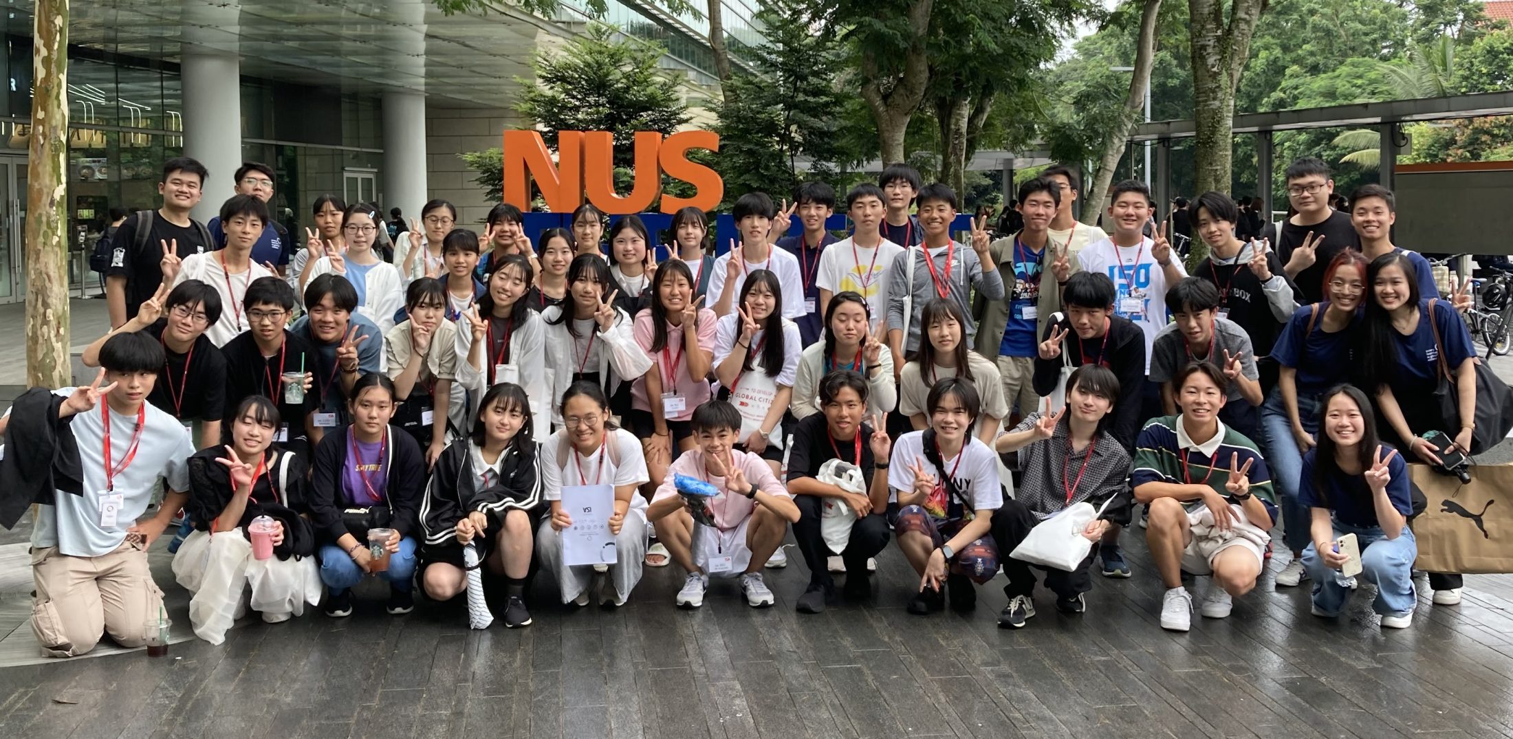 昨年のシンガポールイマ－ジョンプログラムには中3・高1合わせて42名の 生徒が参加。シンガポール国立大学の学生とともに充実した1週間を過ごした。